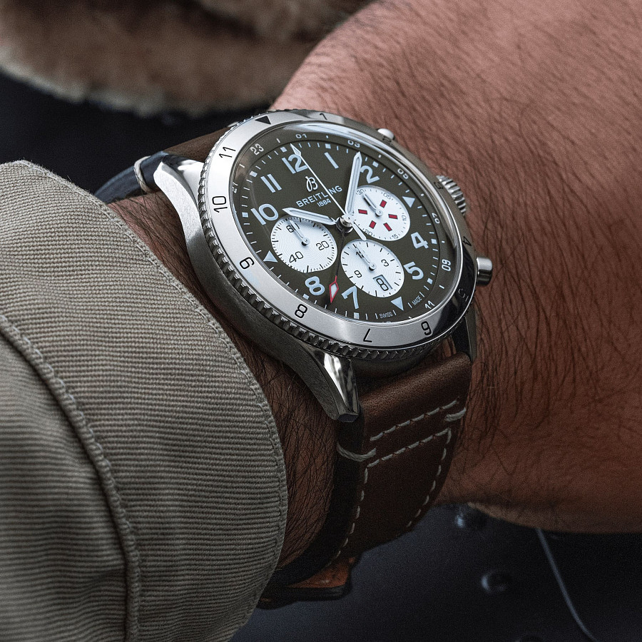 Часы Breitling Super Avi B04 Chronograph GMT 46 Curtiss Warhawk AB04452A1L1X1 — артикул AB04452A1L1X1