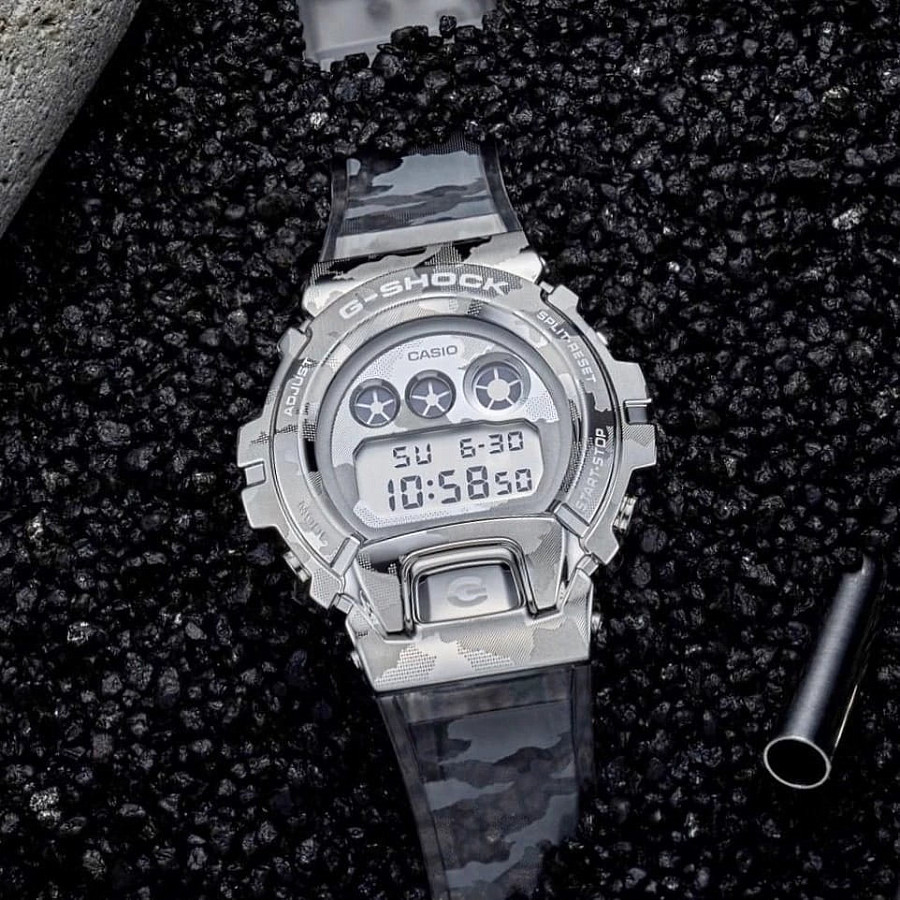 Часы Casio G-Shock GM-6900SCM-1 — серебристый, сталь металл пластик