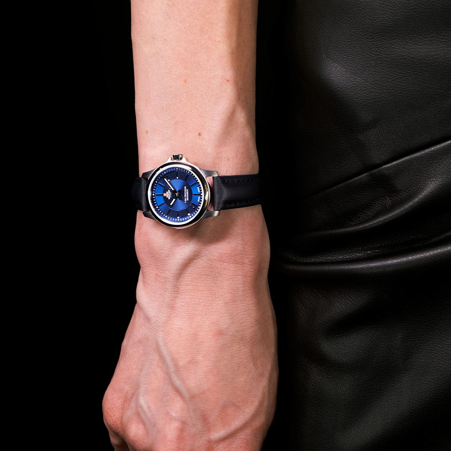 Часы Swiss Military by Chrono Сверхточные SM30201.12 — артикул SM30201.12