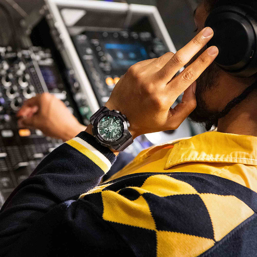 Часы Casio G-Shock GM-110MF-1ADR (GM-110MF-1A) — пластик сталь, Япония