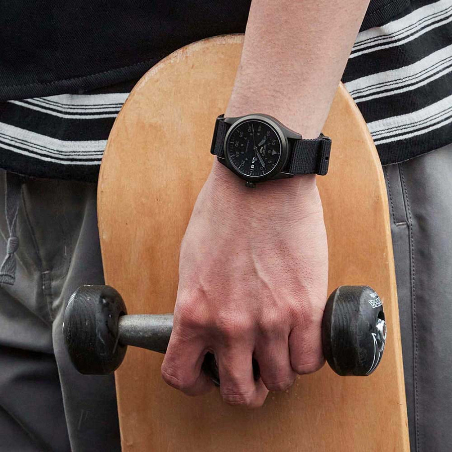 Часы Seiko 5 Sports The Stealth SRPJ11K1 — механические, Япония, мужские