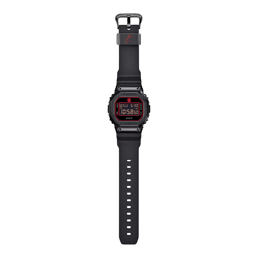 Часы Casio G-Shock GM-5600RH-1 — пластик, Япония