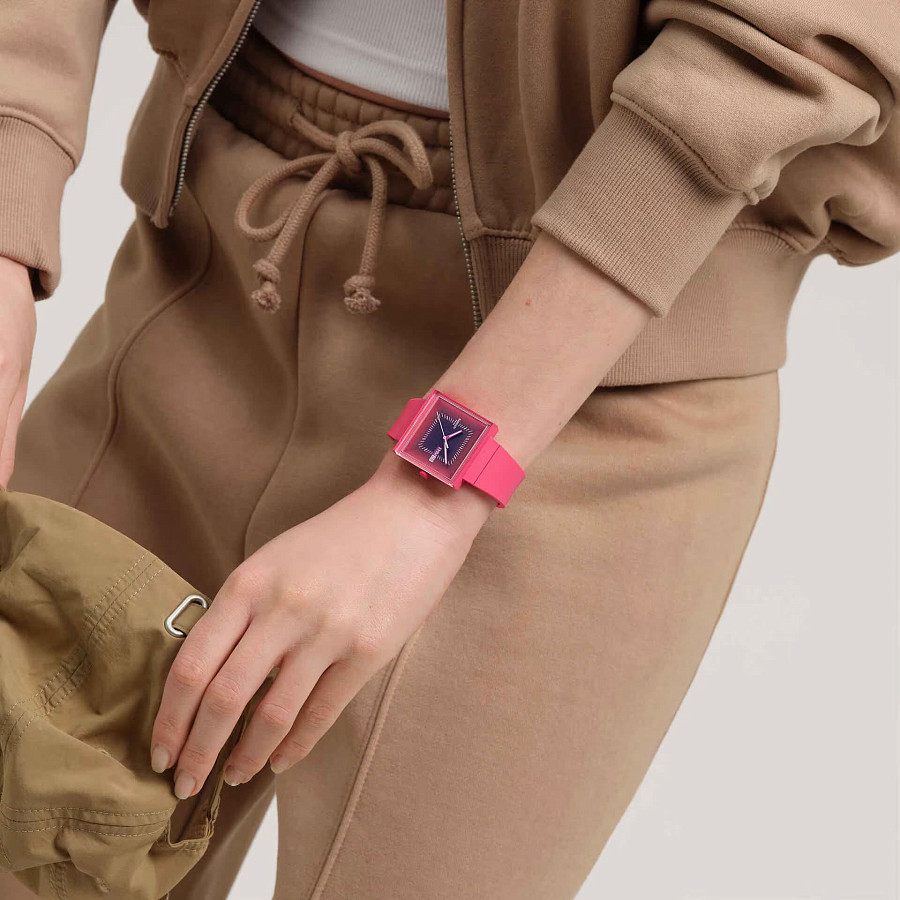 Часы Swatch Squarely Blacklight SO34R700 — силикон, женские