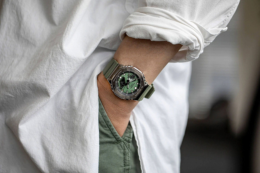 Часы Casio G-Shock GM-2100B-3AER (GM-2100B-3ADR) — электронные, сталь