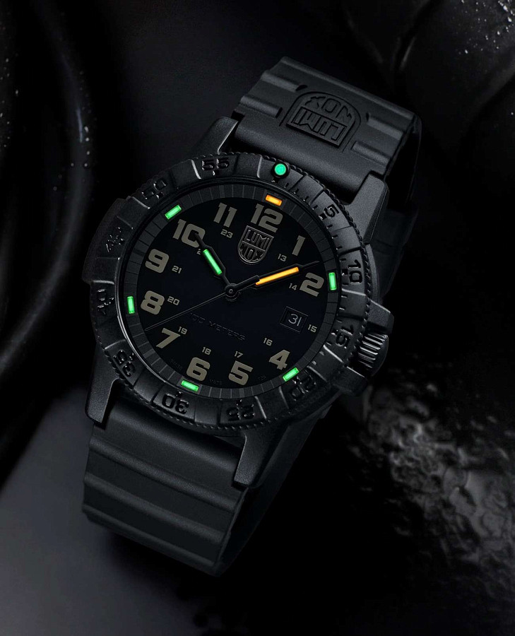 Часы Luminox Leatherback SEA Turtle Giant XS.0330 — черный, карбон