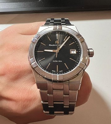 Фото покупателя: Швейцарские наручные часы Maurice Lacroix Aikon Quartz AI1108-SS002-330-1