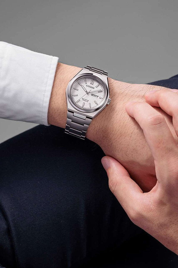 Часы Citizen Eco-Drive AW0130-85A — Япония, кварцевые