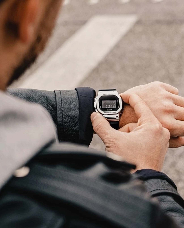 Часы Casio G-Shock GM-5600U-1DR — мужские, черный