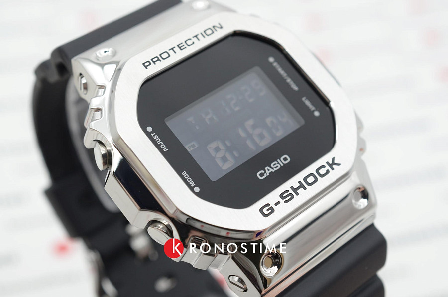 Часы Casio G-Shock GM-5600-1 — мужские, электронные