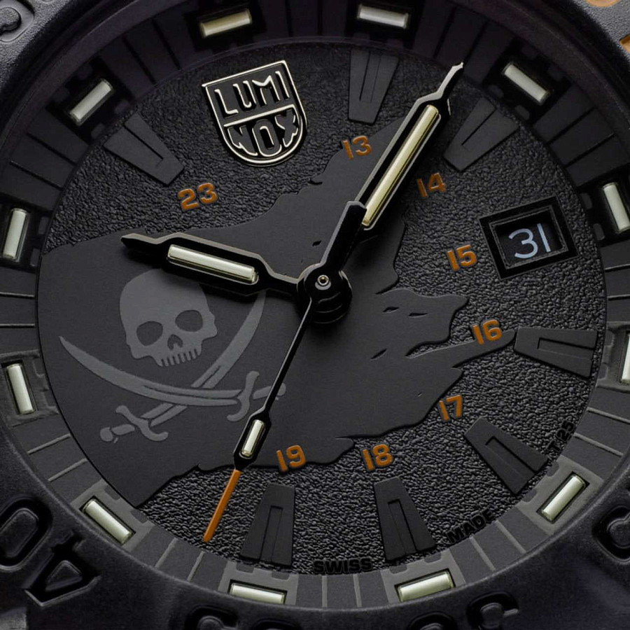 Часы Luminox Pirates 3050 Series - Limited Edition XS.3051.PIR.LE — кварцевые, карбон пластик