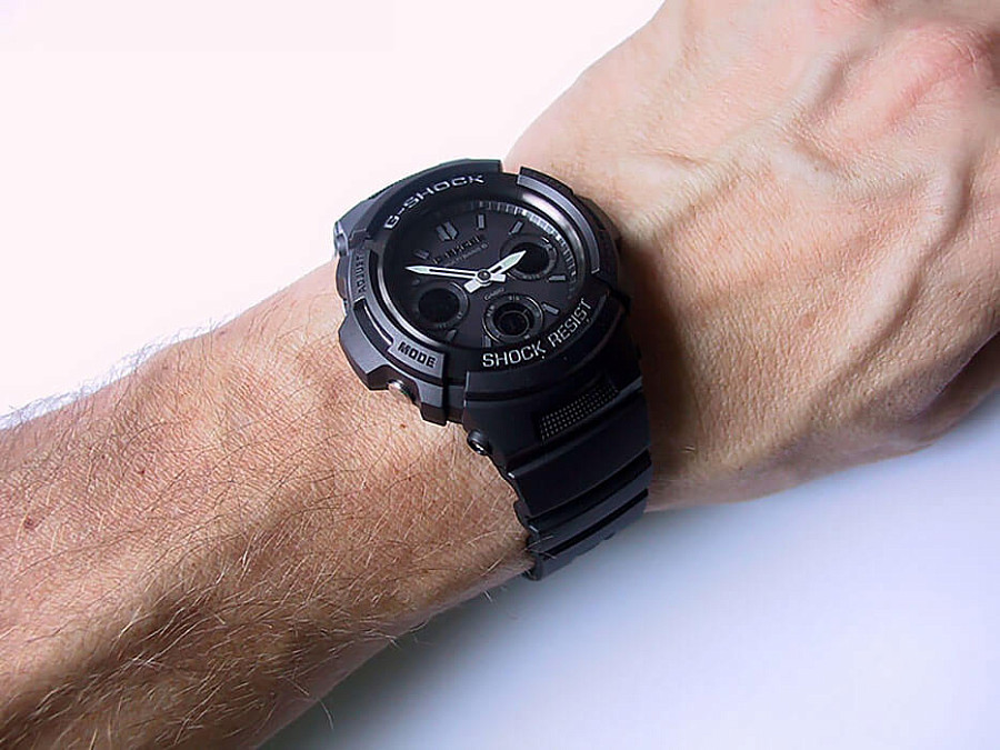 Часы Casio G-Shock AWG-M100B-1A — электронные, пластик