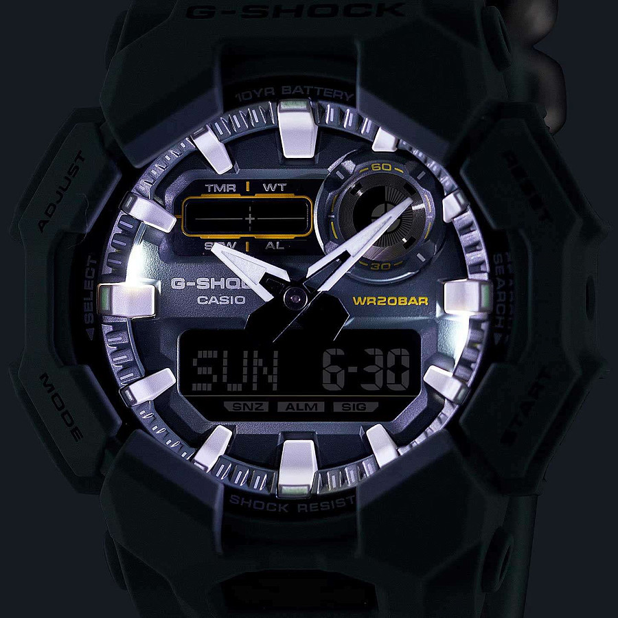 Часы Casio G-SHOCK GA-010CE-2A — кварцевые, карбон пластик