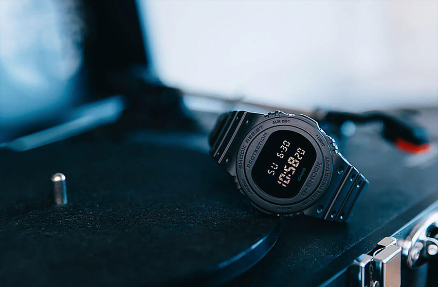 Часы Casio G-Shock DW-5750E-1B — полимер, мужские
