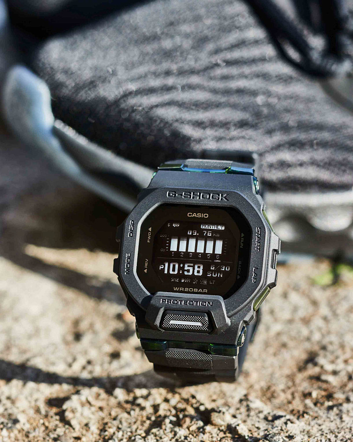 Часы Casio G-Shock GBD-200UU-1DR (GBD-200UU-1D) — электронные, пластик