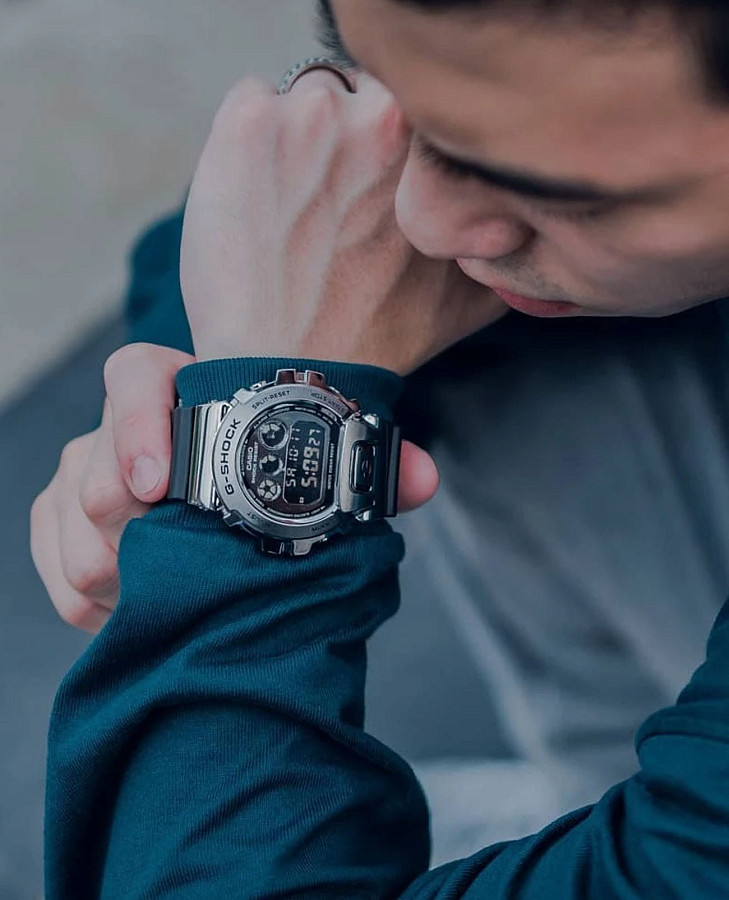 Часы Casio G-Shock GM-6900U-1DR — пластик, мужские