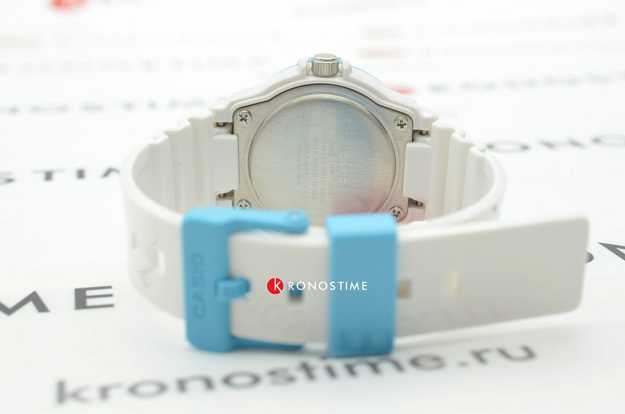 Часы Casio Collection LRW-200H-2BVDF (LRW-200H-2B) — пластик, женские