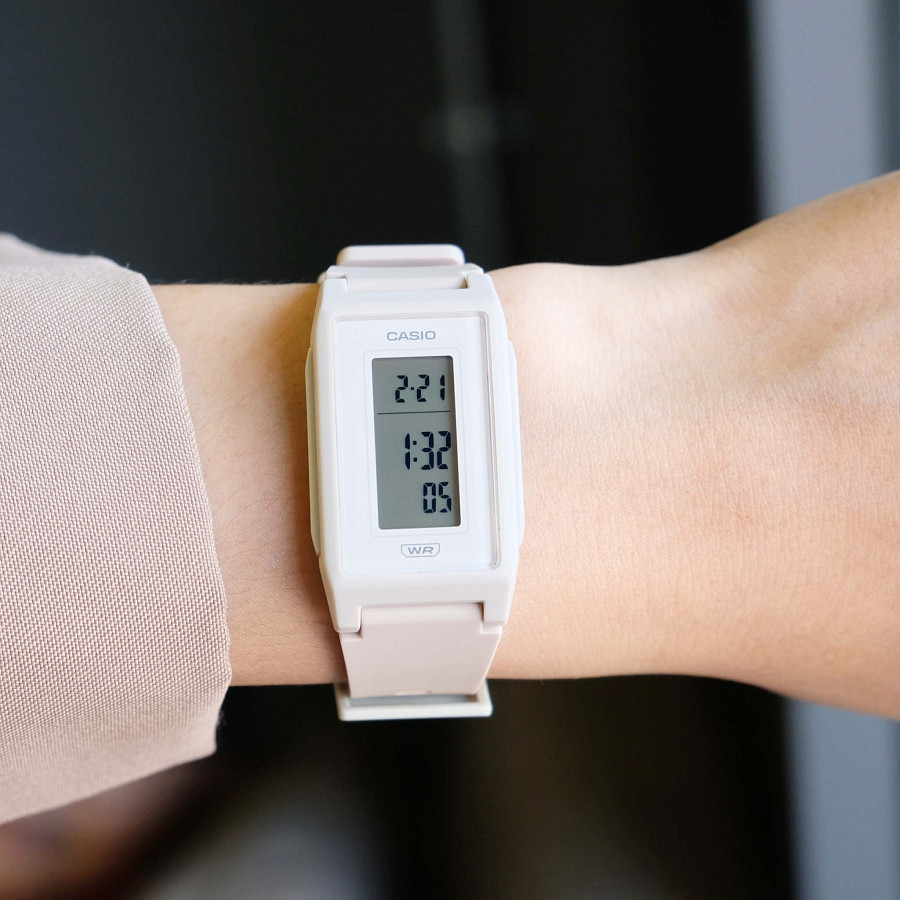 Часы Casio Collection LF-10WH-4 — пластик, женские