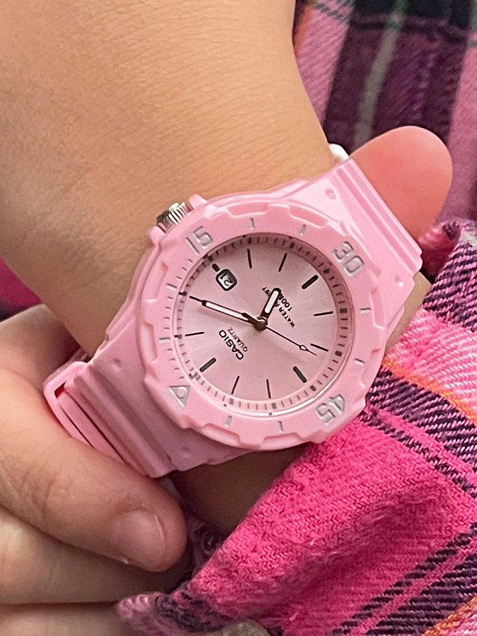 Часы Casio Collection LRW-200H-4E4VDF (LRW-200H-4E4) — кварцевые, пластик