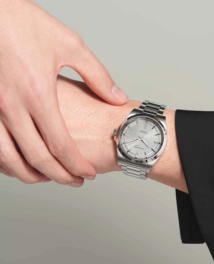 Часы Longines Conquest L3.830.4.72.6 — сталь металл, нержавеющая сталь