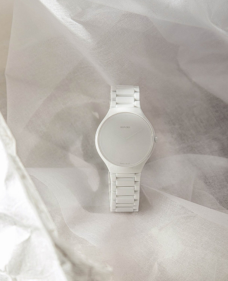 Часы Rado True Thinline R27015012 — высокотехнологичная керамика, мужские