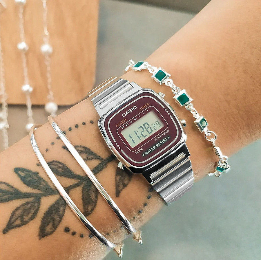 Часы Casio Vintage LA670WA-4DF — кварцевые, пластик