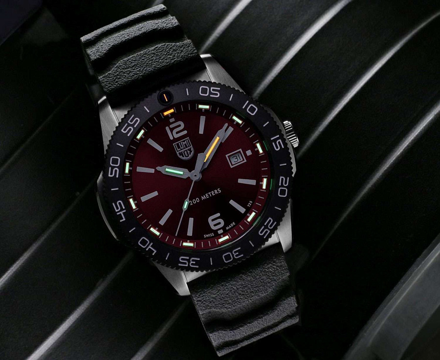 Часы Luminox Pacific Diver XS.3135 — черный, металл сталь