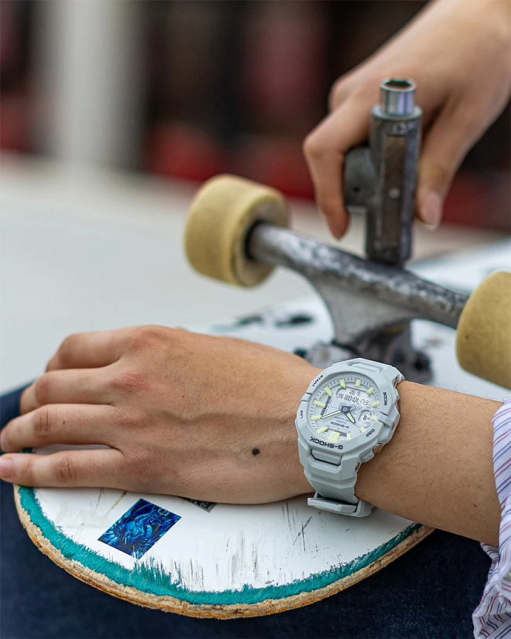 Часы Casio G-Shock GBA-950-7A — электронные, пластик