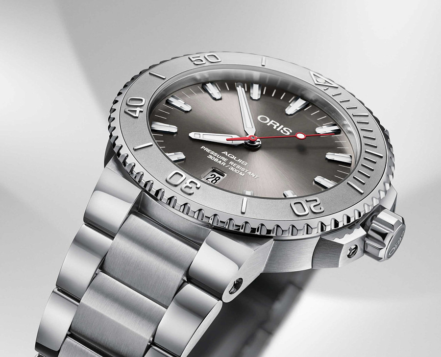 Часы Oris Aquis Date Relief 01 733 7730 4153-07 8 24 05PEB — сталь металл, Швейцария