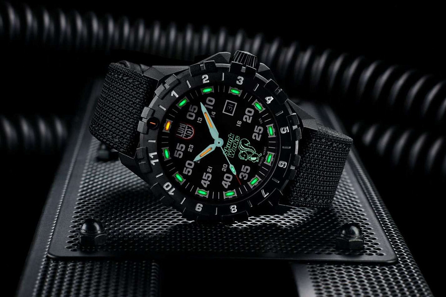 Часы Luminox XA.6442.H — кварцевые, пластик