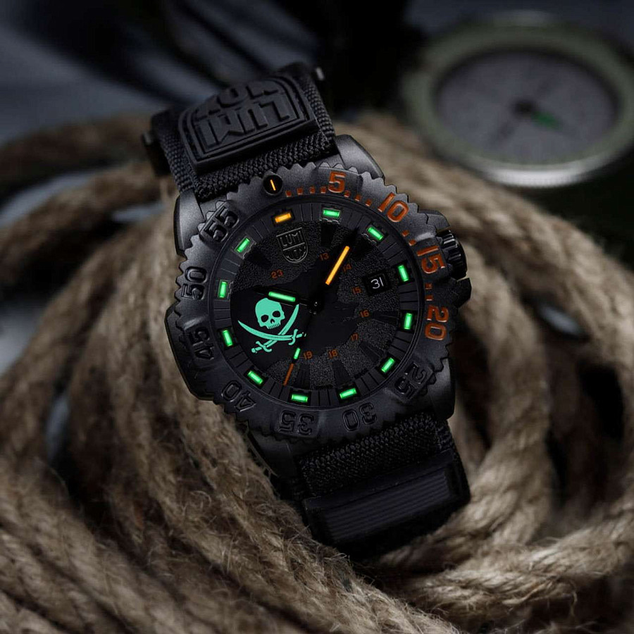 Часы Luminox Pirates 3050 Series - Limited Edition XS.3051.PIR.LE — карбон пластик, Швейцария