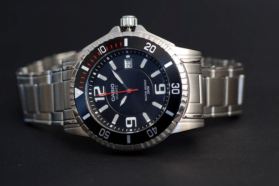 Часы Casio Collection MTD-1053D-1A — черный, сталь металл
