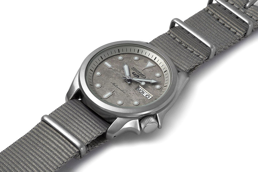 Часы Seiko 5 Sports SRPG63K1S — мужские, тканевый