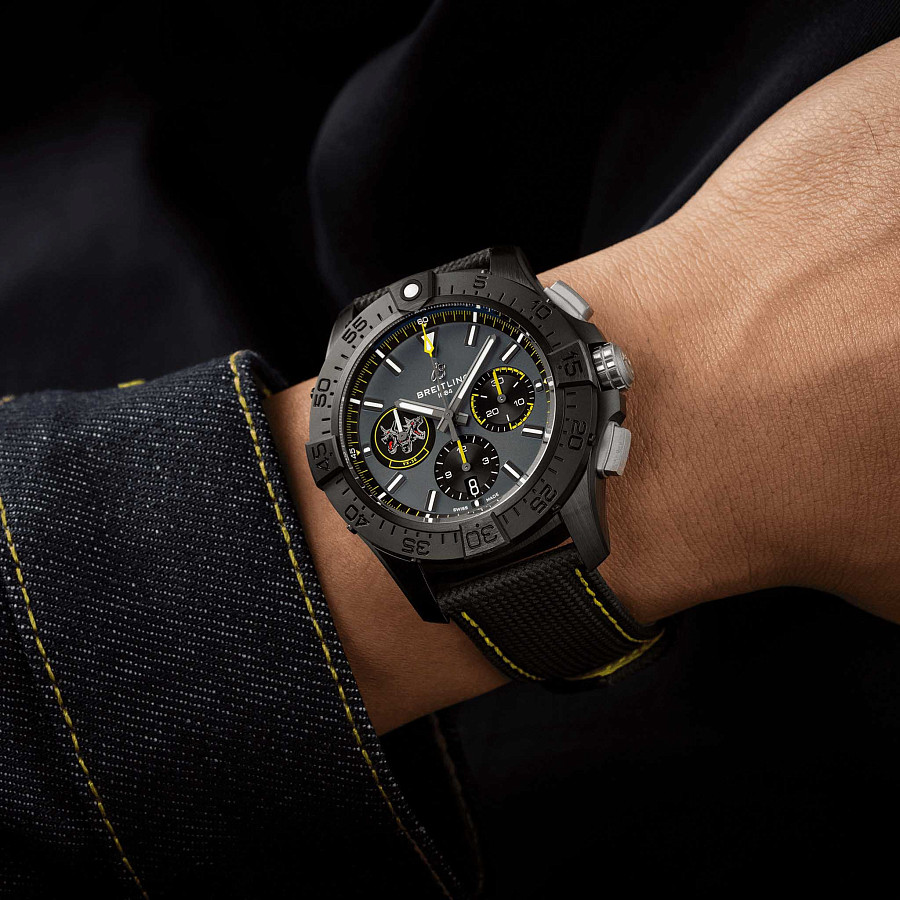 Часы Breitling Avenger B01 Chronograph 44 Night Mission Usn Bloodhounds SB01472A1B1X1 — артикул SB01472A1B1X1