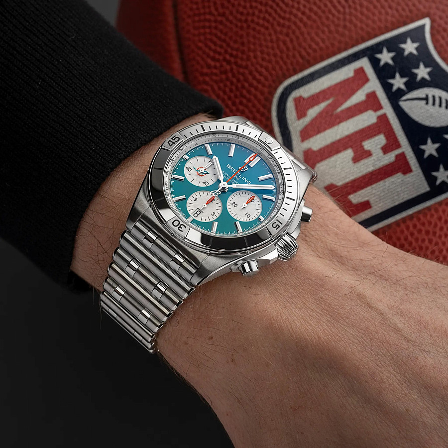 Часы Breitling Chronomat B01 42 NFL Miami Dolphins Edition AB01342B1L2A1 — нержавеющая сталь, мужские