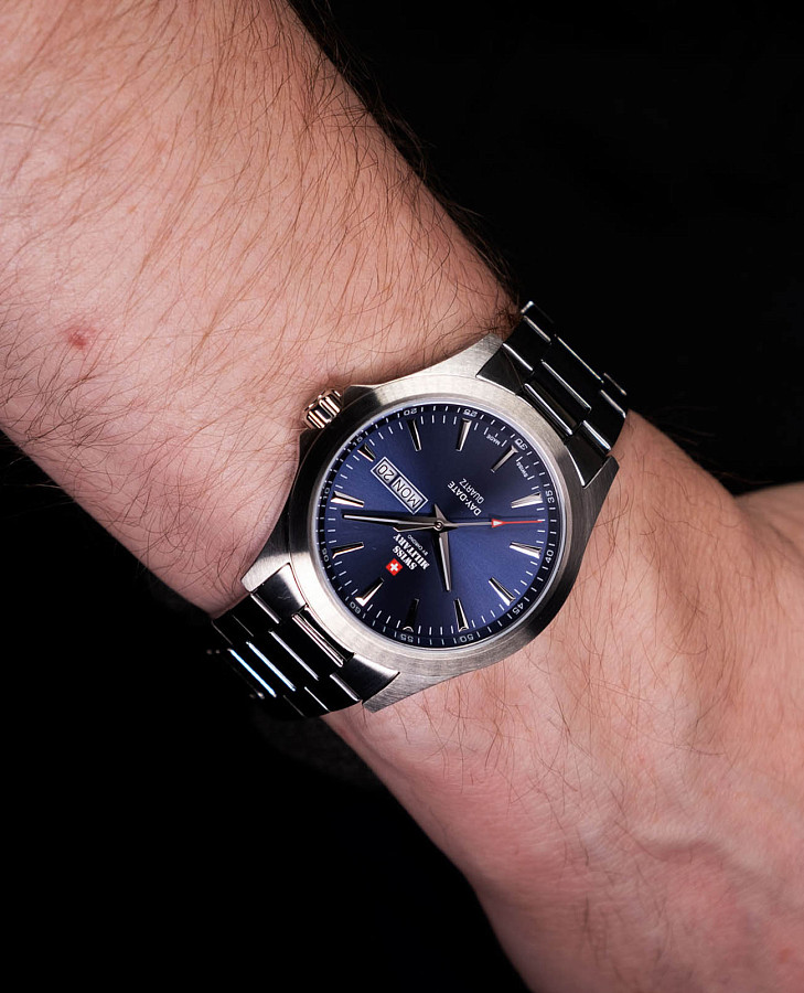 Часы Swiss Military by Chrono Day Date SMP36040.24 — кварцевые, сталь