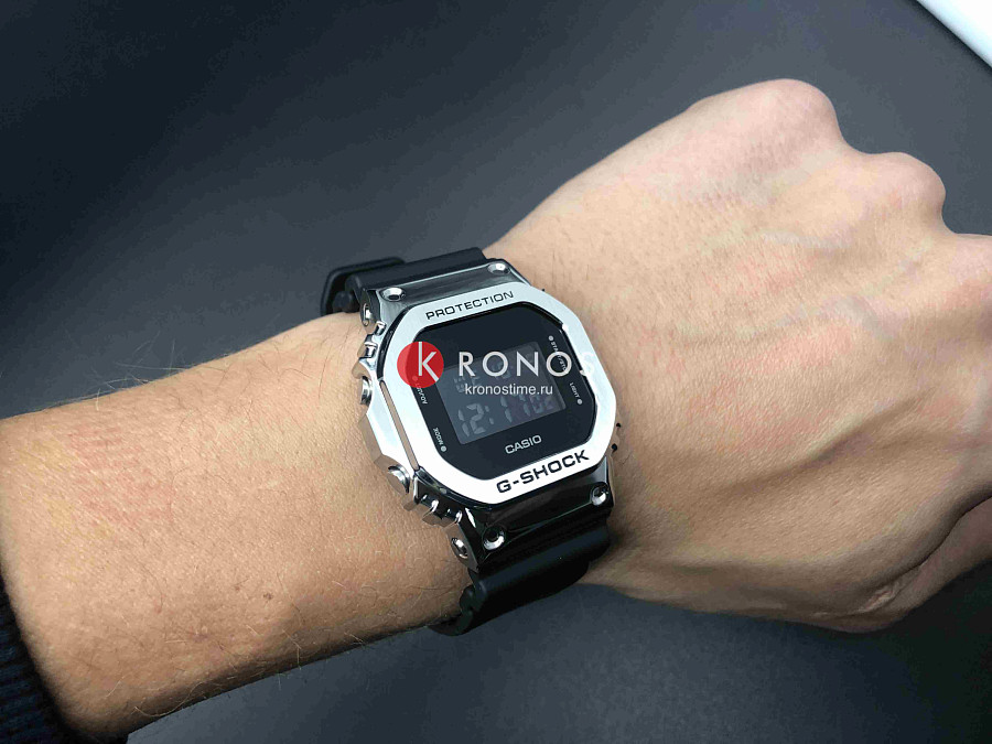 Часы Casio G-Shock GM-5600-1 — мужские, артикул GM-5600-1ER