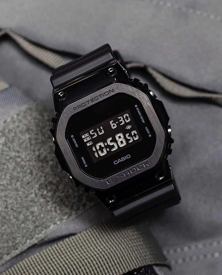 Часы Casio G-Shock GM-5600UB-1DR — артикул GM-5600UB-1DR