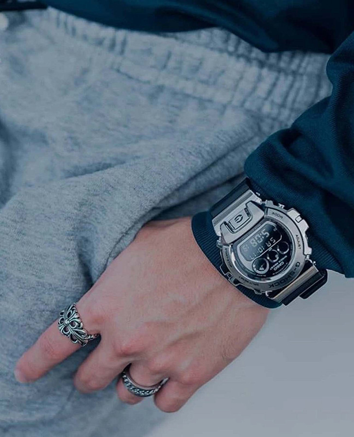 Часы Casio G-Shock GM-6900U-1DR — электронные, пластик карбон