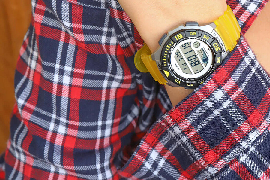 Часы Casio Collection LWS-1100H-9A — пластик, женские