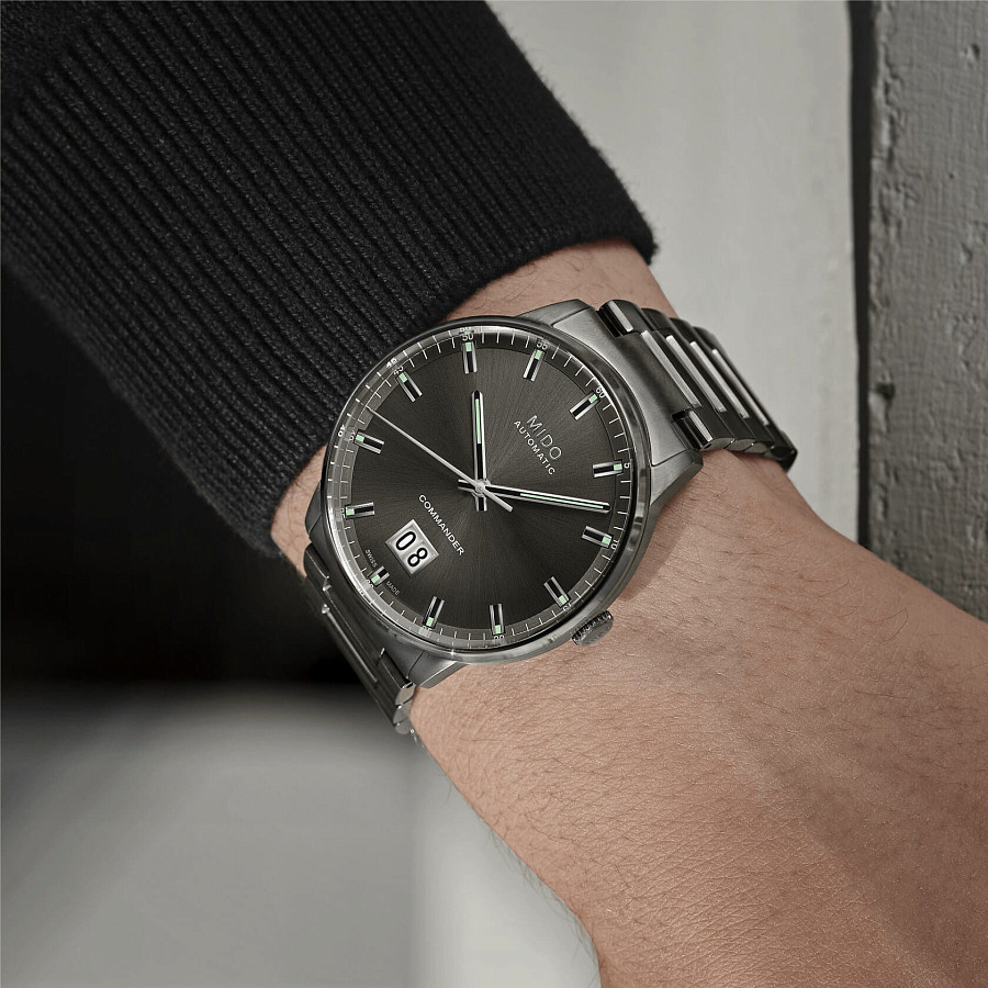 Часы Mido Commander Big Date M021.626.33.061.00 — артикул M0216263306100
