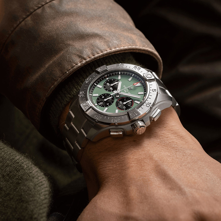 Часы Breitling Avenger B01 Chronograph 44 AB0147101L1A1 — артикул AB0147101L1A1