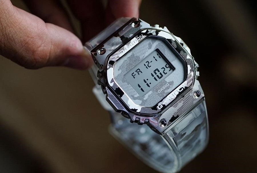 Часы Casio G-Shock GM-5600SCM-1 — серебристый, сталь металл пластик