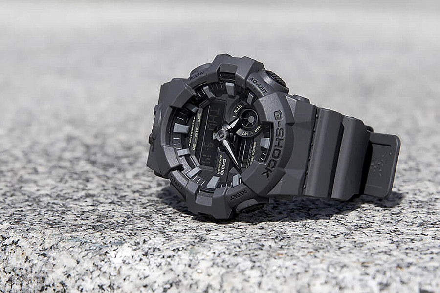 Часы Casio G-Shock GA-700UC-8A — электронные, Япония, мужские