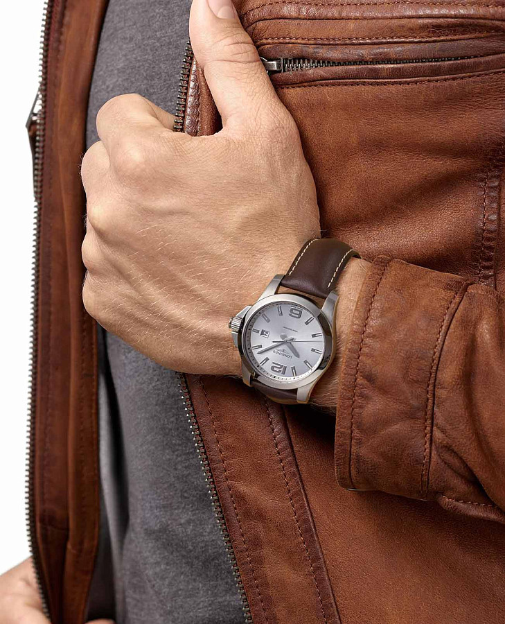 Часы Longines Conquest L3.760.4.76.5 — металл сталь, Швейцария