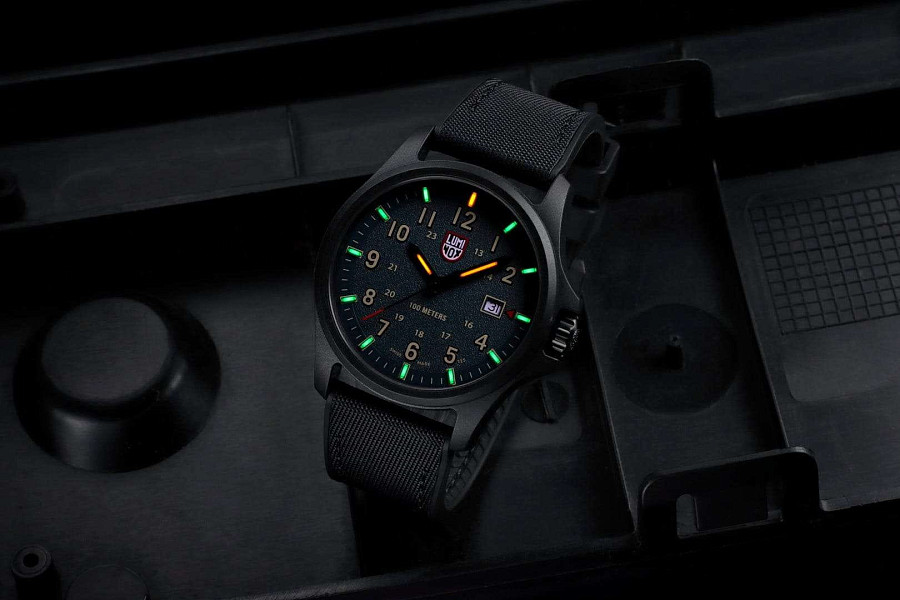 Часы Luminox Atacama Field XL.1977 — зеленый, карбон пластик