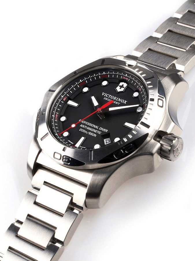 Часы Victorinox I.N.O.X. Professional Diver 241781 — кварцевые, металл сталь