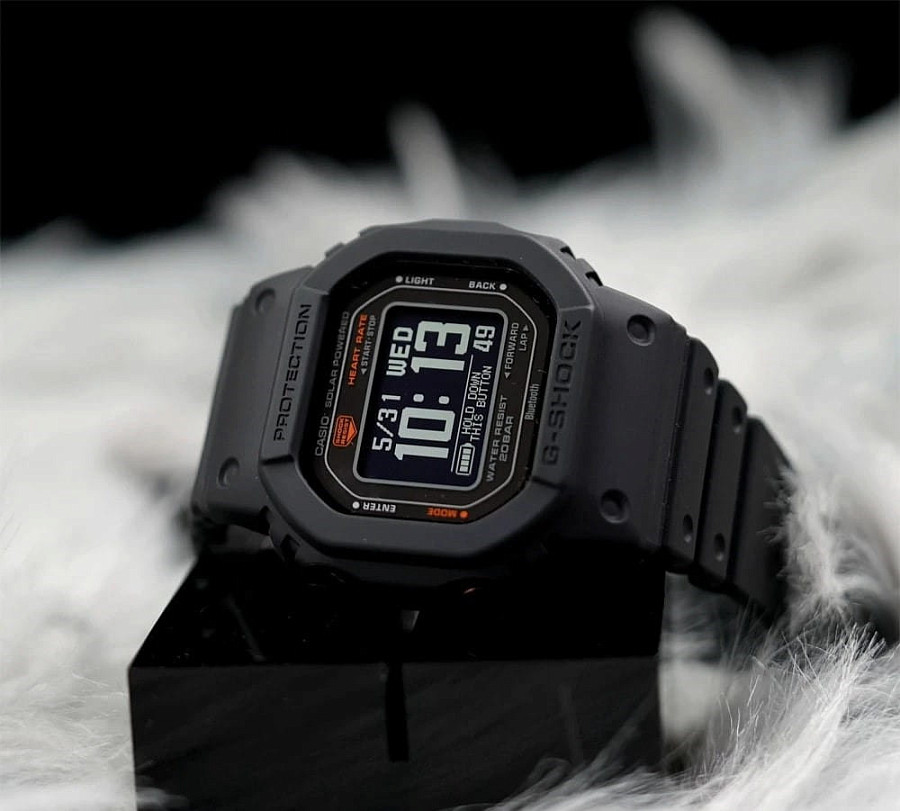 Часы Casio G-Shock DW-H5600-1DR — черный, пластик