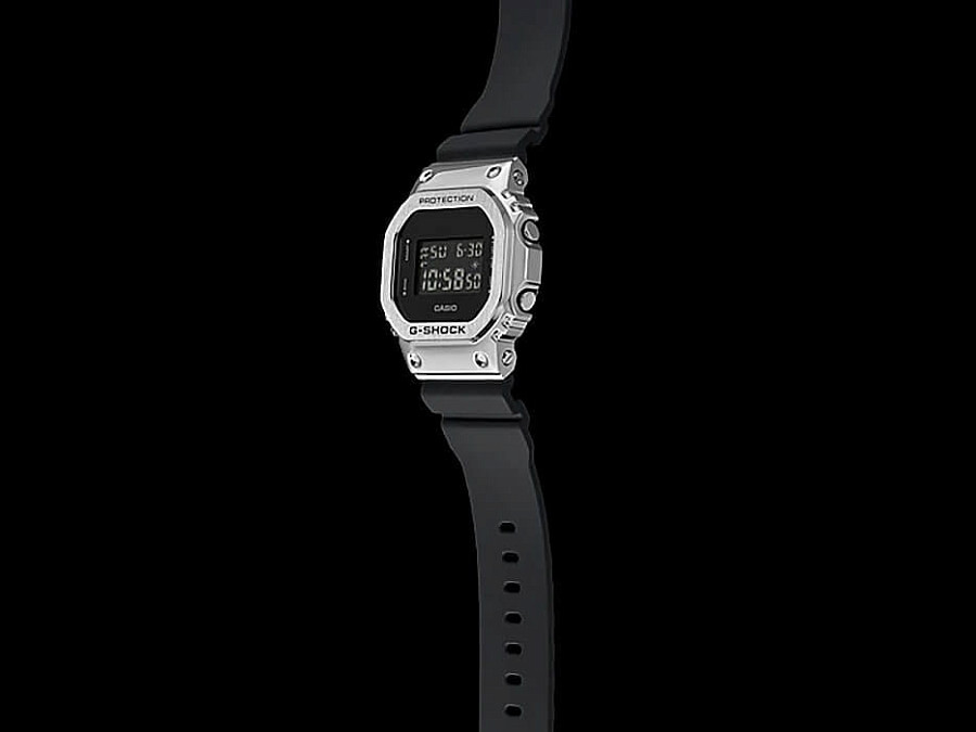 Часы Casio G-Shock GM-5600-1 — Япония, электронные