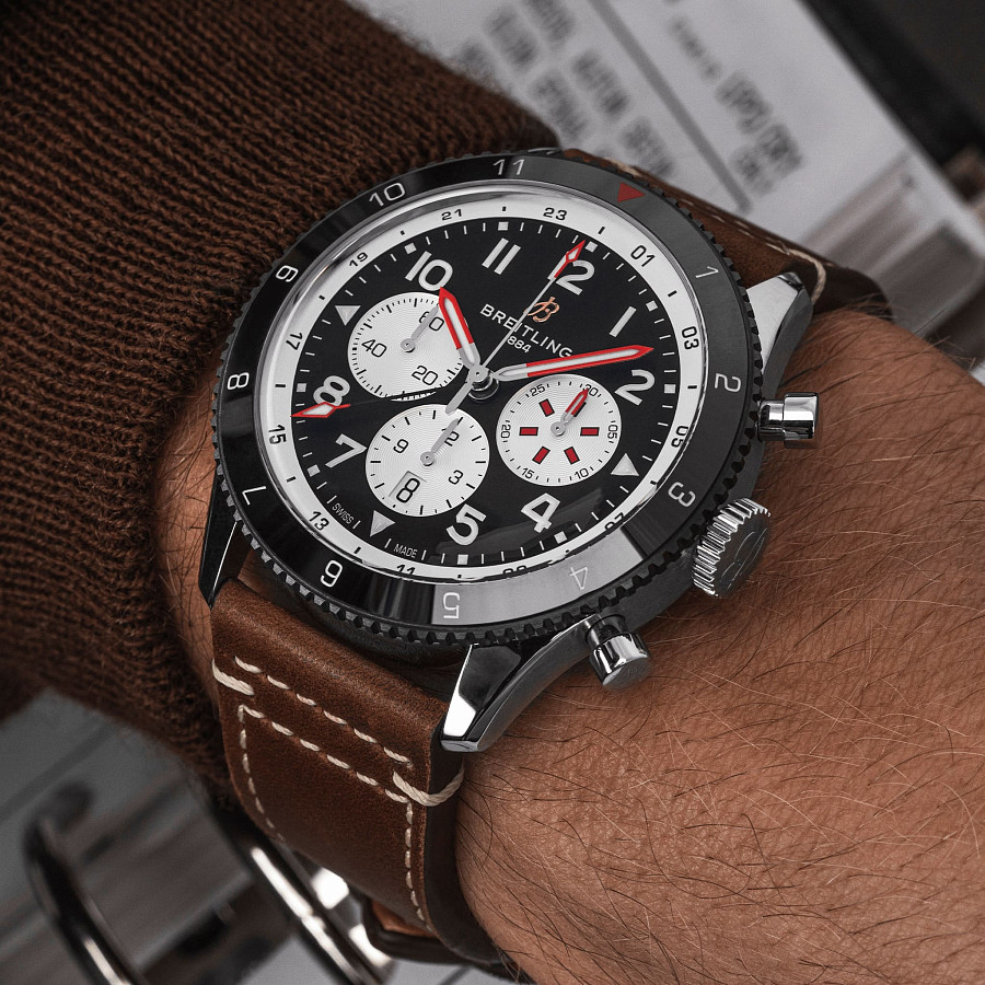 Часы Breitling Super Avi B04 Chronograph GMT 46 Mosquito YB04451A1B1X1 — артикул YB04451A1B1X1