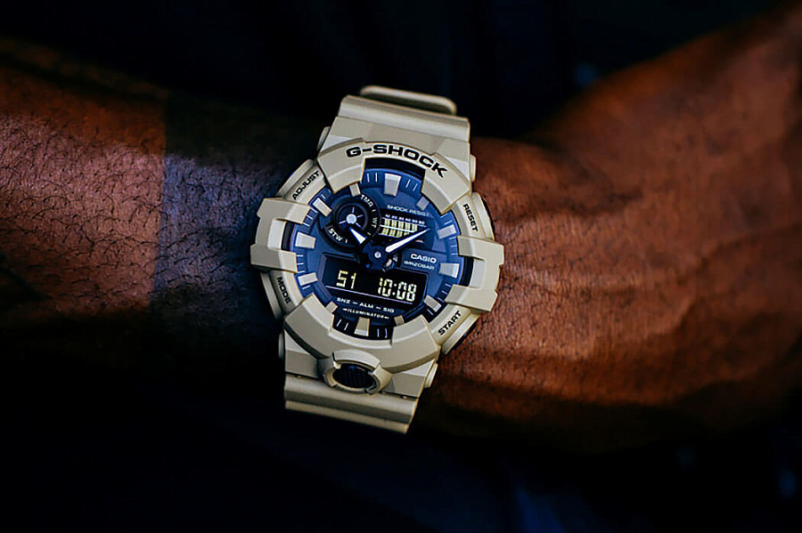 Часы Casio G-Shock GA-700UC-5A — пластик, пластик
